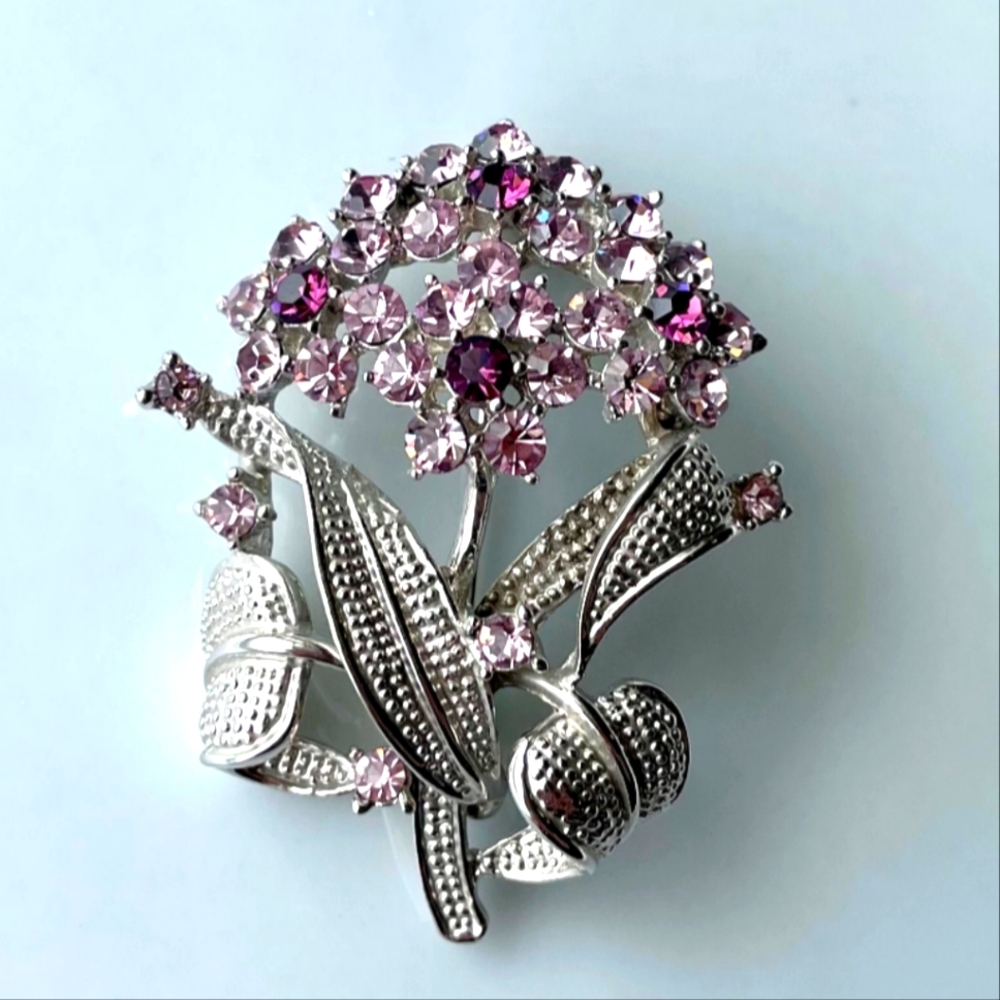 ▪️💜▪️Delightful Vintage 60's Amethyst Purple Austrian Crystal Floral Brooch Pin